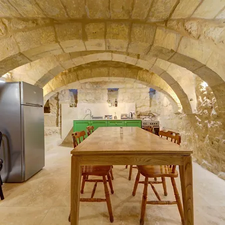 Ta' Karmenu - An 800 Year Old Modernized Gem, Walking Distance To Mdina Pensión Rabat