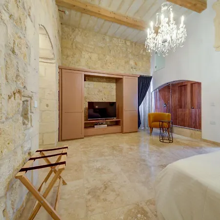 Pensión Ta' Karmenu - An 800 Year Old Modernized Gem, Walking Distance To Mdina *